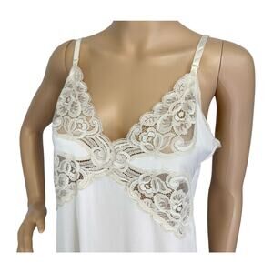2/$30 Vintage 1980s Vanity Fair Ivory Lace Dupont Full Slip Nylon USA Size 36